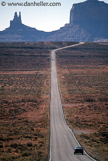 monument-valley-road-0002.jpg