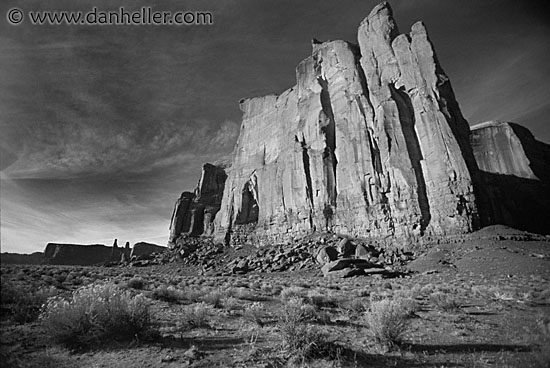 monument-valley-wall-bw.jpg