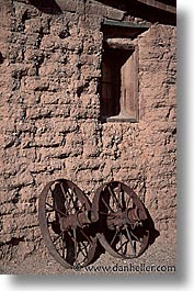 images/UnitedStates/Arizona/Tucson/OldTucsonStudios/Wagons/wagon-wheel-1.jpg