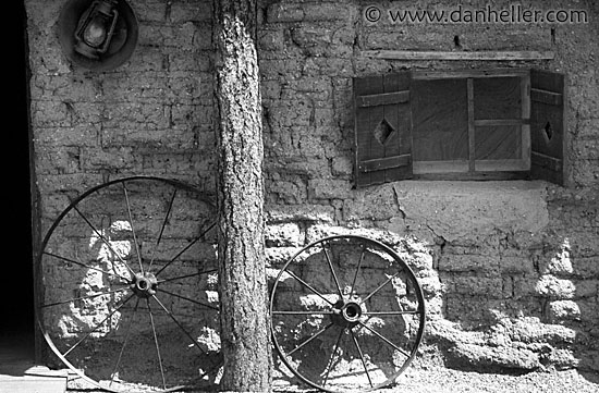 wagon-wheel-3-bw.jpg