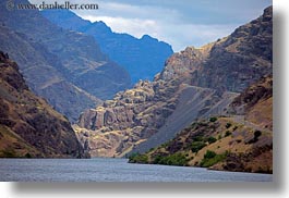 images/UnitedStates/Idaho/HellsCanyon/hells-canyon-river-01.jpg