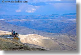 images/UnitedStates/Idaho/Landscapes/bikers-overlooking-landscape-2.jpg