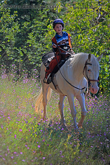 kids-riding-horses-6.jpg