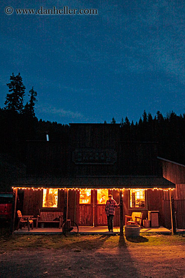 saloon-at-night-2.jpg