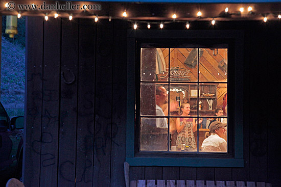 saloon-evening-04.jpg