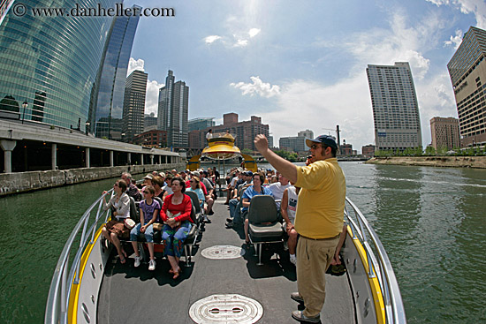 sea-dog-boat-cityscape-4.jpg