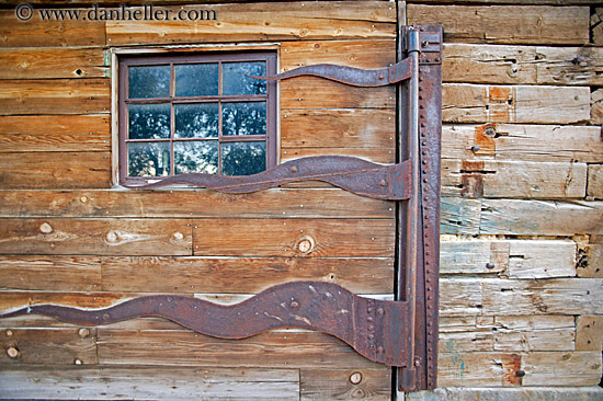 wooden-wall-window-n-hinge.jpg