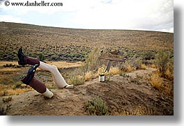 images/UnitedStates/Nevada/GreatBasinNatlPark/HighDesert/legs-out-of-grave-01.jpg