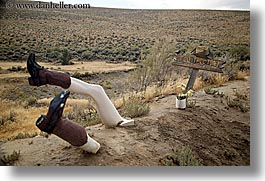images/UnitedStates/Nevada/GreatBasinNatlPark/HighDesert/legs-out-of-grave-02.jpg