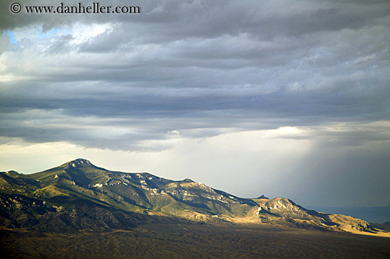 mountains-clouds-n-desert-02.jpg