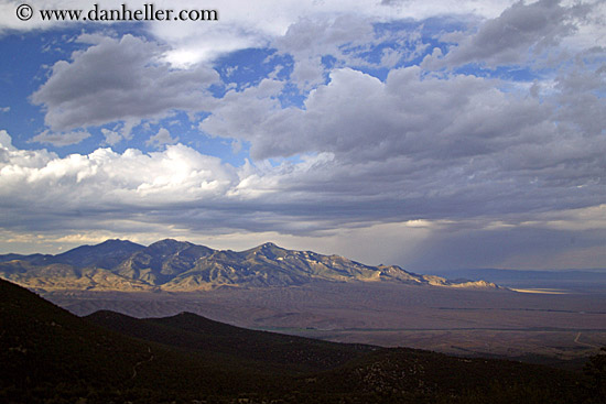 mountains-clouds-n-desert-05.jpg