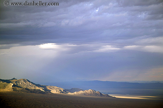 mountains-clouds-n-desert-06.jpg