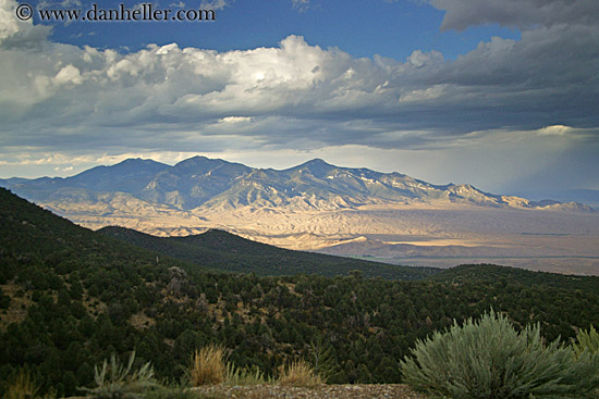 mountains-clouds-n-desert-07.jpg