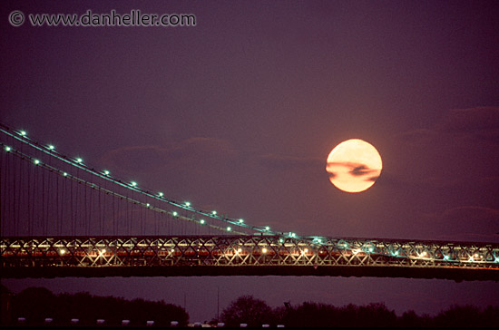manhattan-bridge-moon.jpg