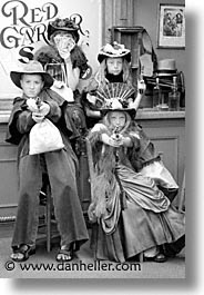 images/UnitedStates/Ohio/CedarPoint/People/old-time-kids-04.jpg