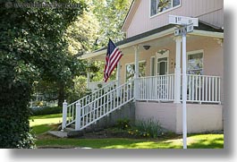 images/UnitedStates/Oregon/Ashland/american-flag-n-porch-7.jpg