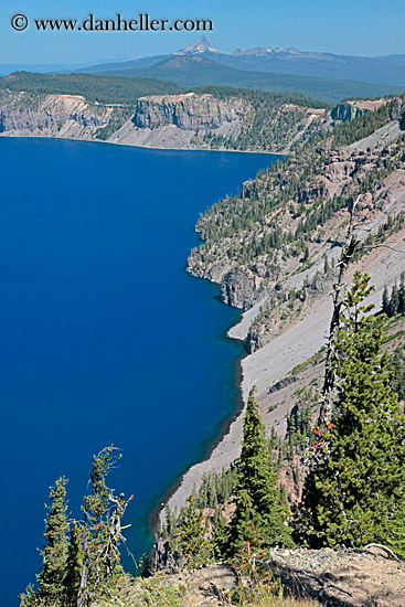 crater-lake-rim-01.jpg