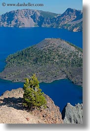 images/UnitedStates/Oregon/CraterLake/Geology/WizardIsland/wizard-island-n-trees-6.jpg
