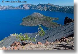 images/UnitedStates/Oregon/CraterLake/Geology/WizardIsland/wizard-island-n-trees-7.jpg