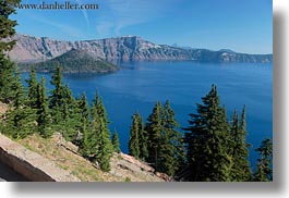 images/UnitedStates/Oregon/CraterLake/Lake/lake-n-trees-4.jpg