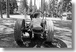 images/UnitedStates/Oregon/GrantsPass/jack-on-tractor-bw.jpg