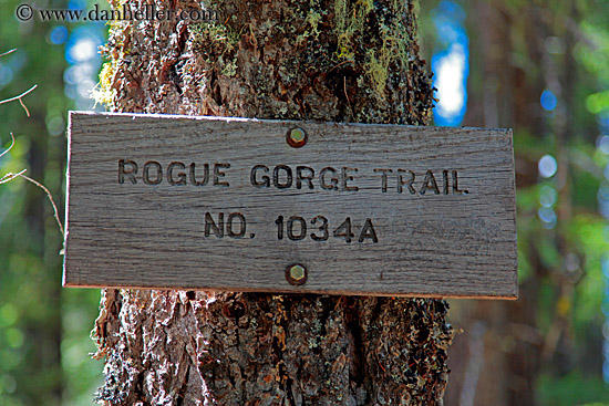 rogue-gorge-trail-sign.jpg