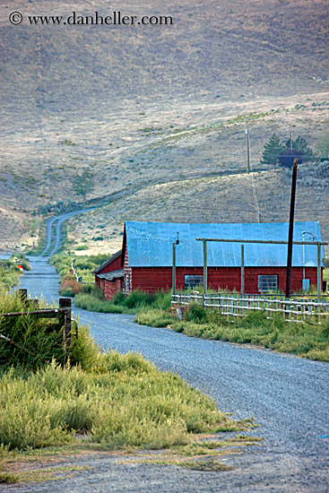 red-barn-n-long-road.jpg