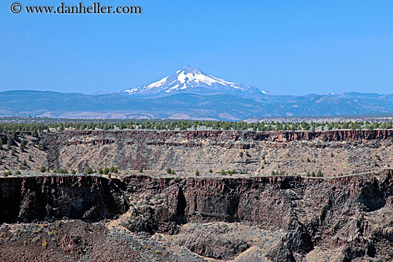 mt_jefferson-n-canyon-wall-2.jpg