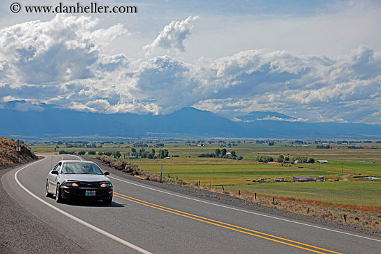 car-hwy-mtns-clouds-valley.jpg