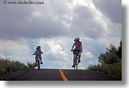 images/UnitedStates/Utah/BryceCanyon/BikePath/jack-n-sarah-biking-clouds-05.jpg