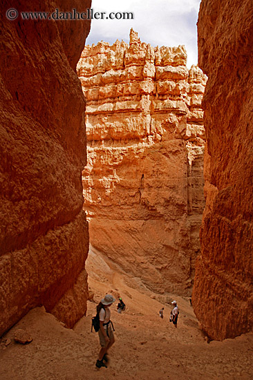 walking-in-canyon-01.jpg