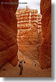 images/UnitedStates/Utah/BryceCanyon/Canyon/walking-in-canyon-01.jpg