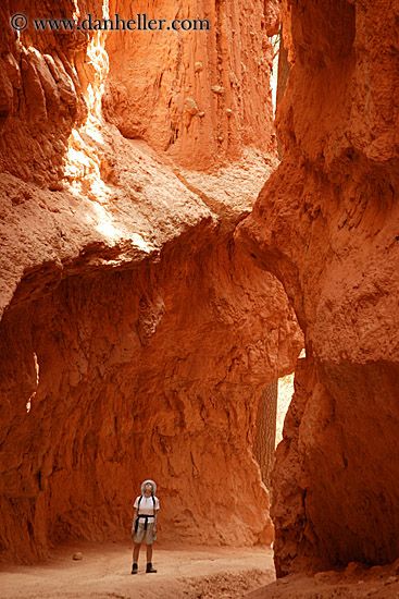walking-in-canyon-03.jpg