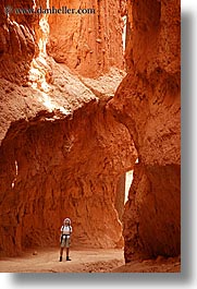 images/UnitedStates/Utah/BryceCanyon/Canyon/walking-in-canyon-03.jpg