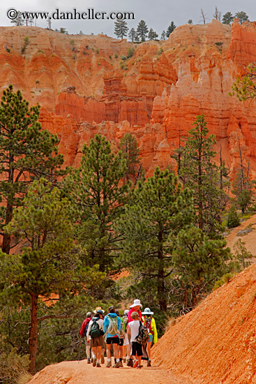 crowd-hiking-in-canyon.jpg