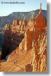 images/UnitedStates/Utah/BryceCanyon/Scenics/people-hiking-canyon-01.jpg