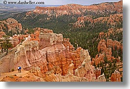 images/UnitedStates/Utah/BryceCanyon/Scenics/people-hiking-canyon-04.jpg