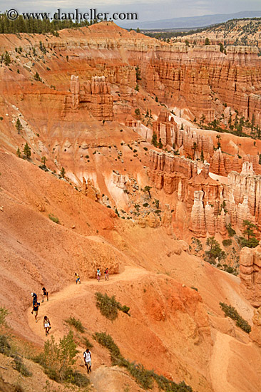 people-hiking-canyon-07.jpg