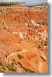 images/UnitedStates/Utah/BryceCanyon/Scenics/people-hiking-canyon-07.jpg