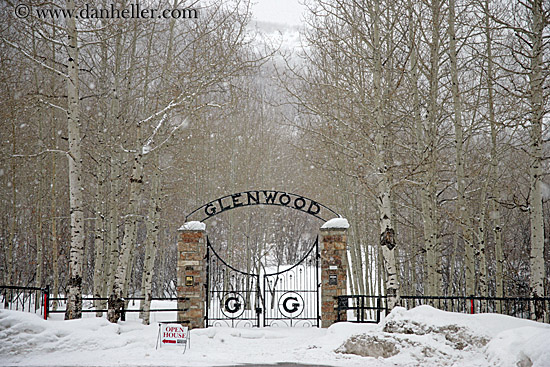 glenwood-cemetery-gate-2.jpg