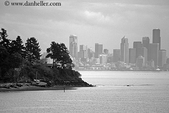 cityscape-n-island-bw.jpg