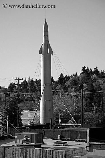 rocket-bw.jpg