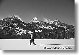 images/UnitedStates/Wyoming/JacksonHole/Skiers/teton-lake-walk.jpg
