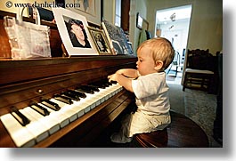 images/personal/Jack/IndyJune2005/Piano/jack-playing-piano-5.jpg