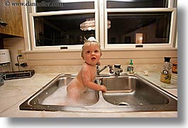 images/personal/Jack/IndyJune2005/SinkBath/baby-sink-bath-01.jpg