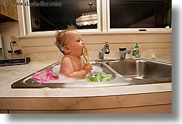 images/personal/Jack/IndyJune2005/SinkBath/baby-sink-bath-09.jpg