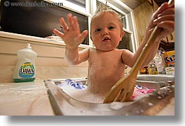 images/personal/Jack/IndyJune2005/SinkBath/baby-sink-bath-15.jpg
