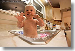images/personal/Jack/IndyJune2005/SinkBath/baby-sink-bath-20.jpg