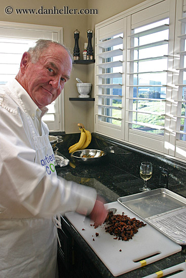 larry-cooking-02.jpg