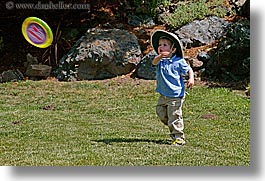 images/personal/MothersDay2007/jack-n-frisbee-03.jpg